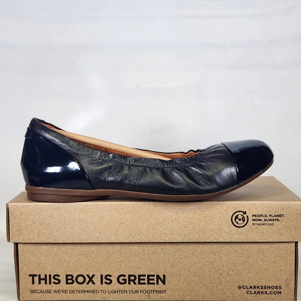 Clarks Rena Jazz Flat Women Size 6.5 WIDE Navy Leather Patent Cap Toe Ballet